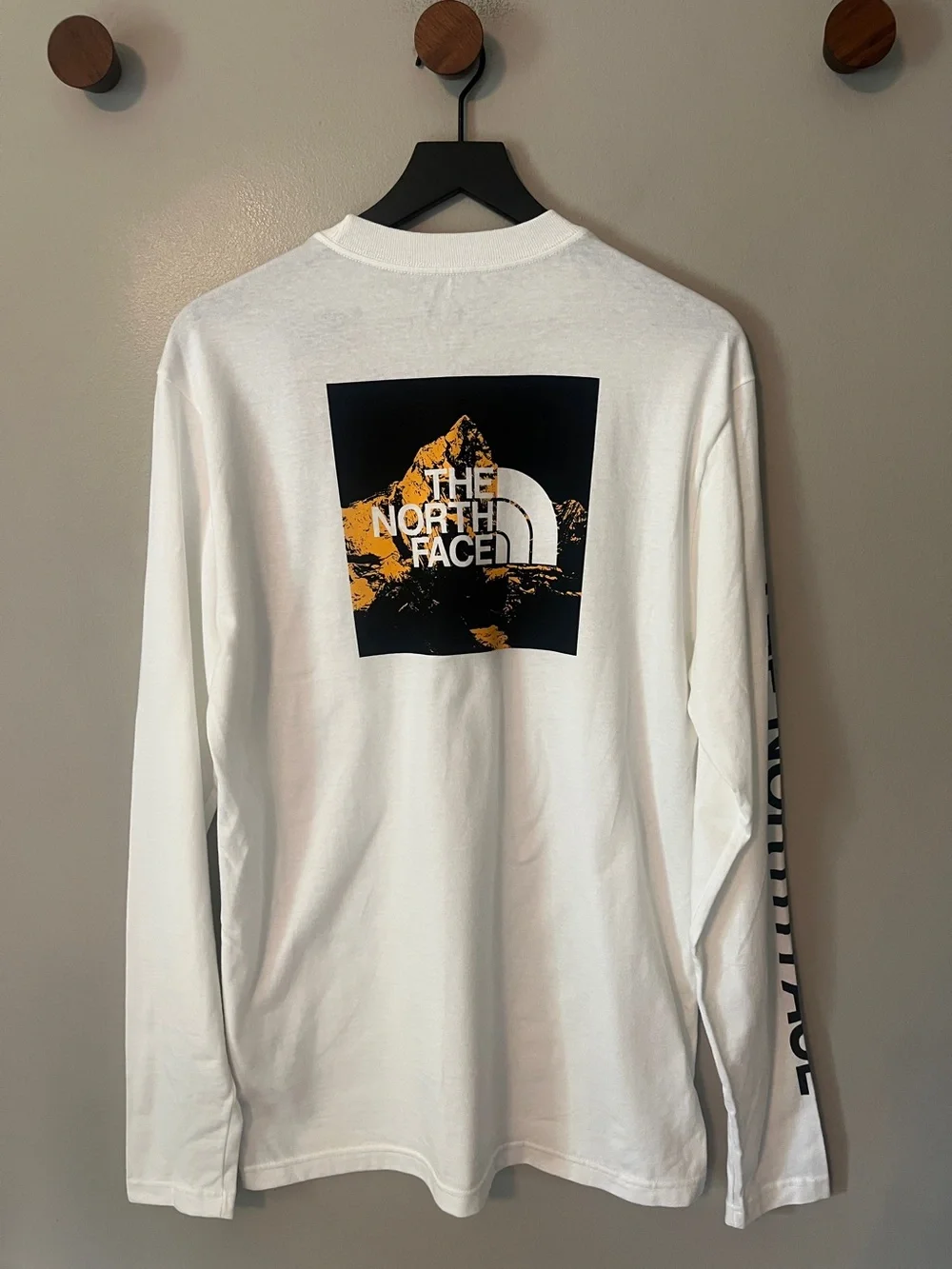 New! The North Face Long Sleeve Graphic T-Shirt *2 tiny flaws* Men's Size Medium